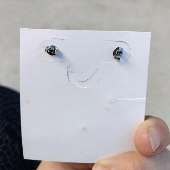 Vintage Black Stud Earrings - Picture 4 of 4